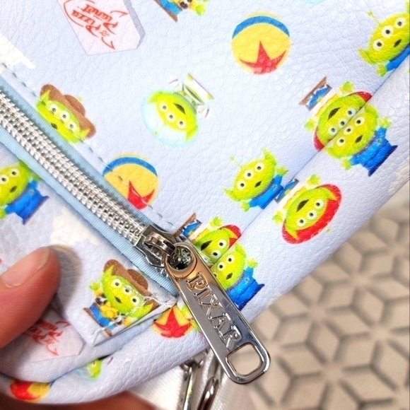 TOY STORY ALIEN PIXAR CROSSBODY BAG FROM BUCKLE-DOWN - Picture 6 of 12
